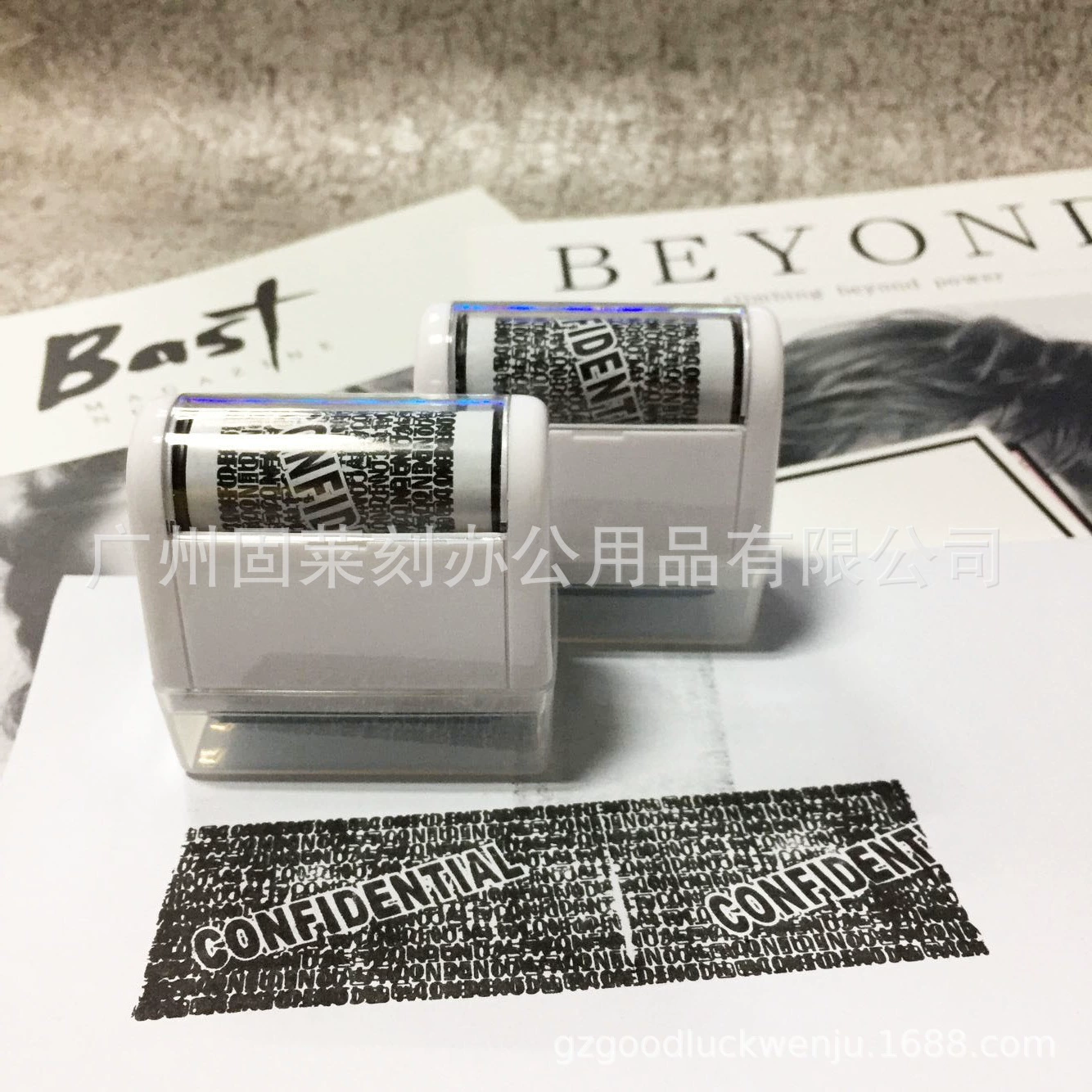 Privacy-masking express delivery label, compact and portable, rolling type chaotic code confidential seal