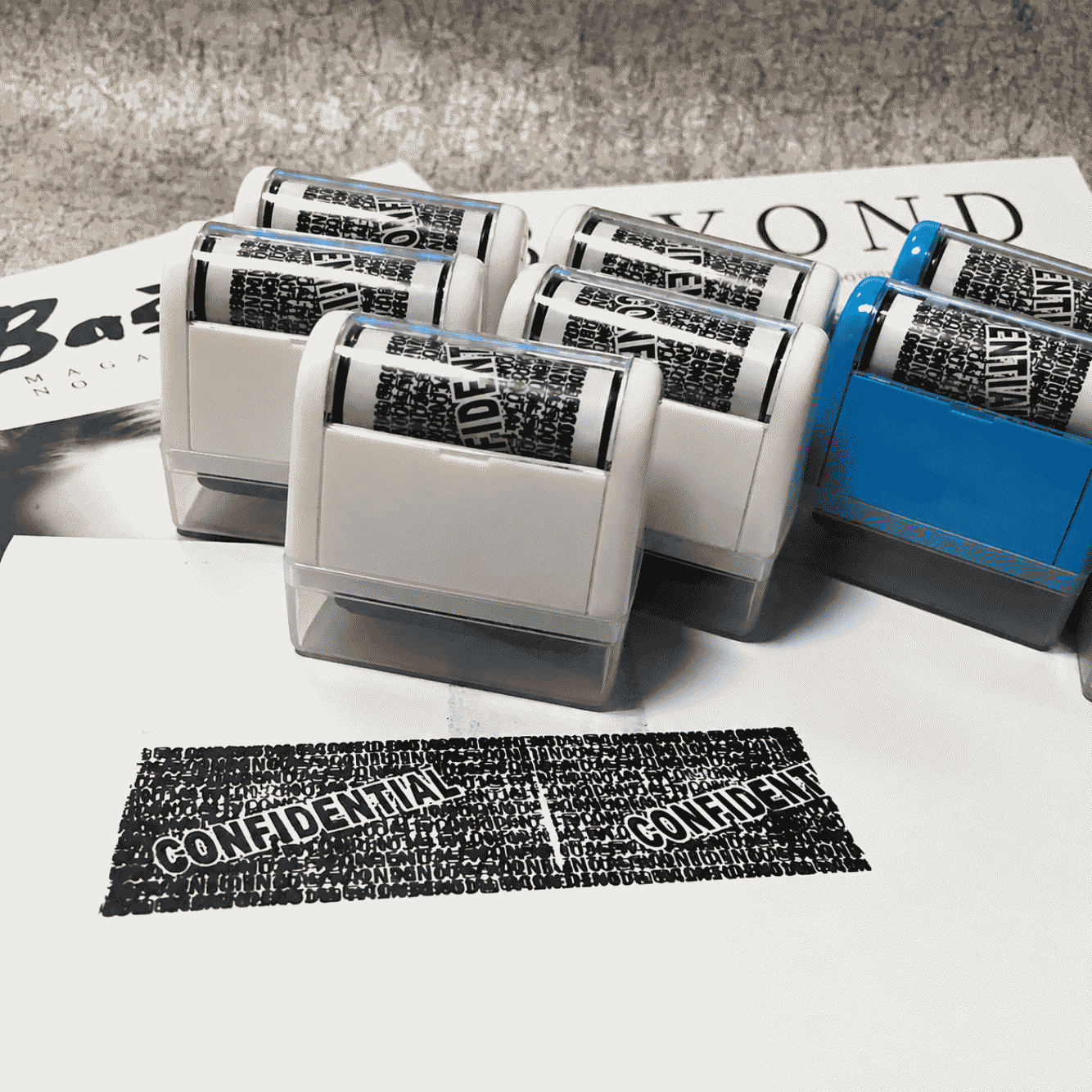 Privacy-masking express delivery label, compact and portable, rolling type chaotic code confidential seal