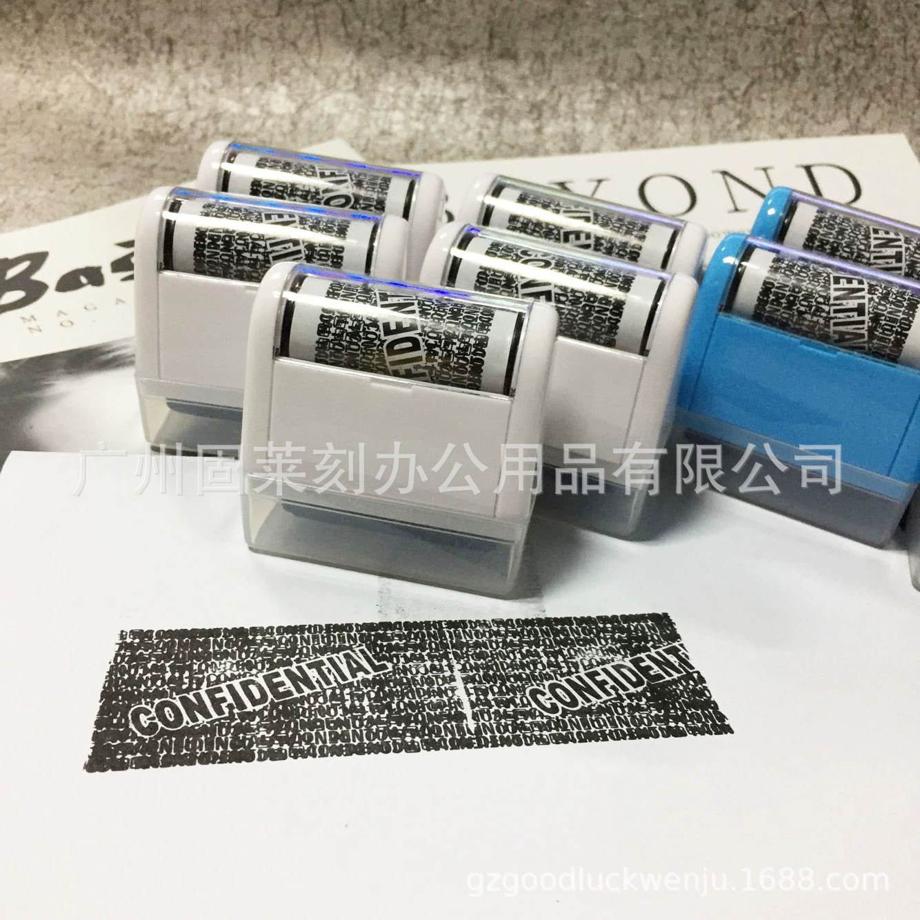 Privacy-masking express delivery label, compact and portable, rolling type chaotic code confidential seal