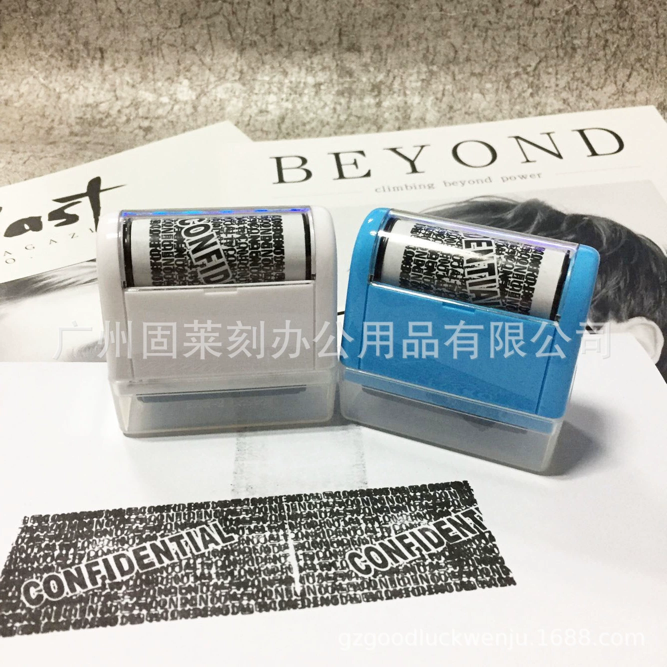 Privacy-masking express delivery label, compact and portable, rolling type chaotic code confidential seal