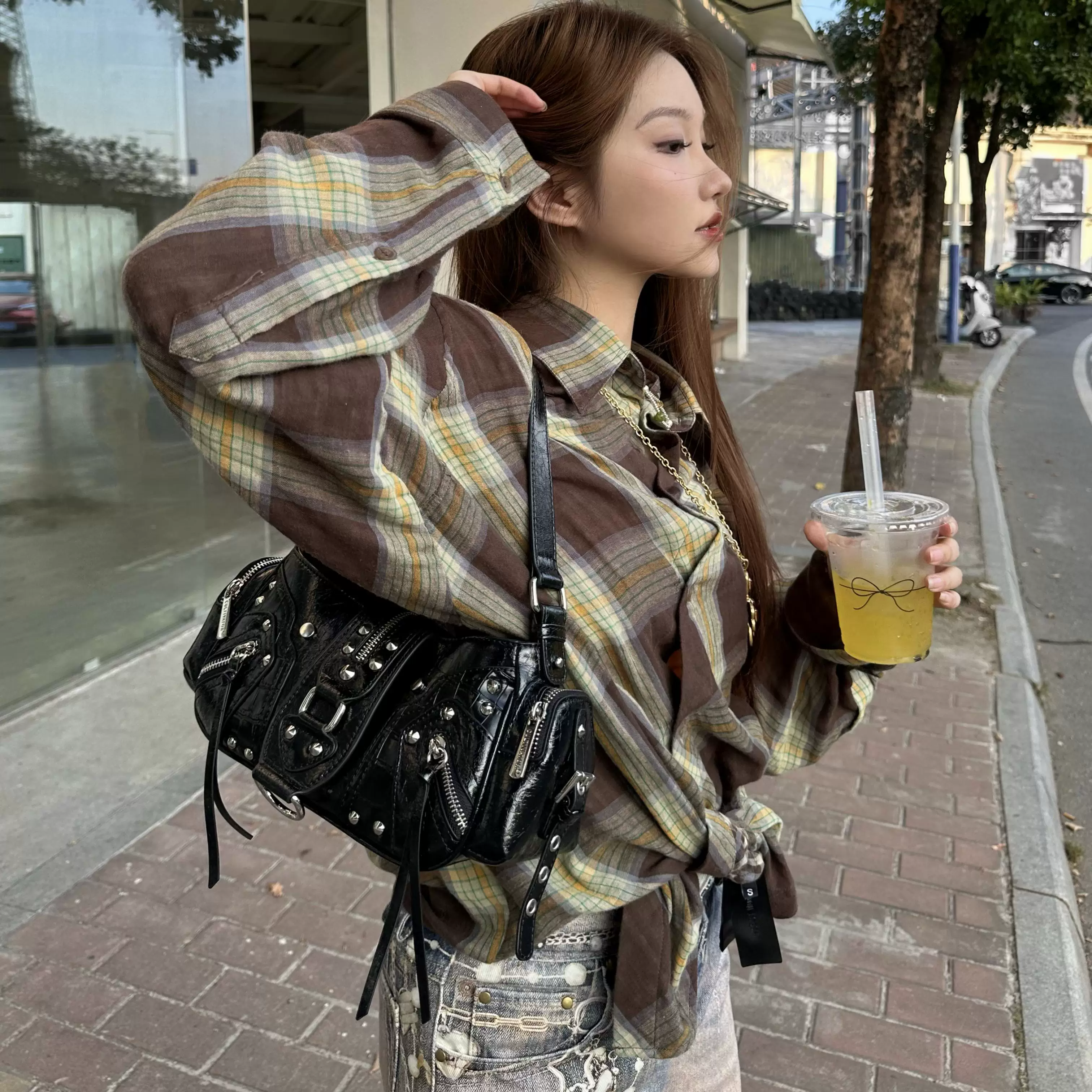小众设计辣妹复古风Y2K油蜡皮肩斜挎机车包腋包冬新款女士单肩包