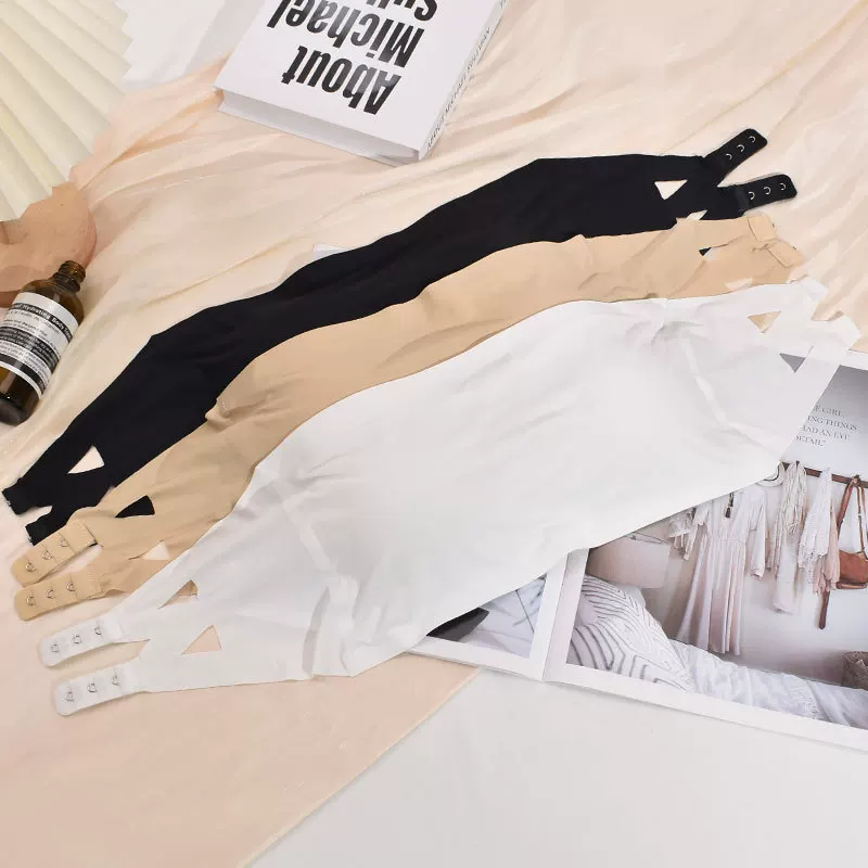 Shoulder-less ice silk one-line wrap around the chest, breathable and anti-glare, with buckle-type sports shockproof and anti-glare features, a flawless back for a young girl