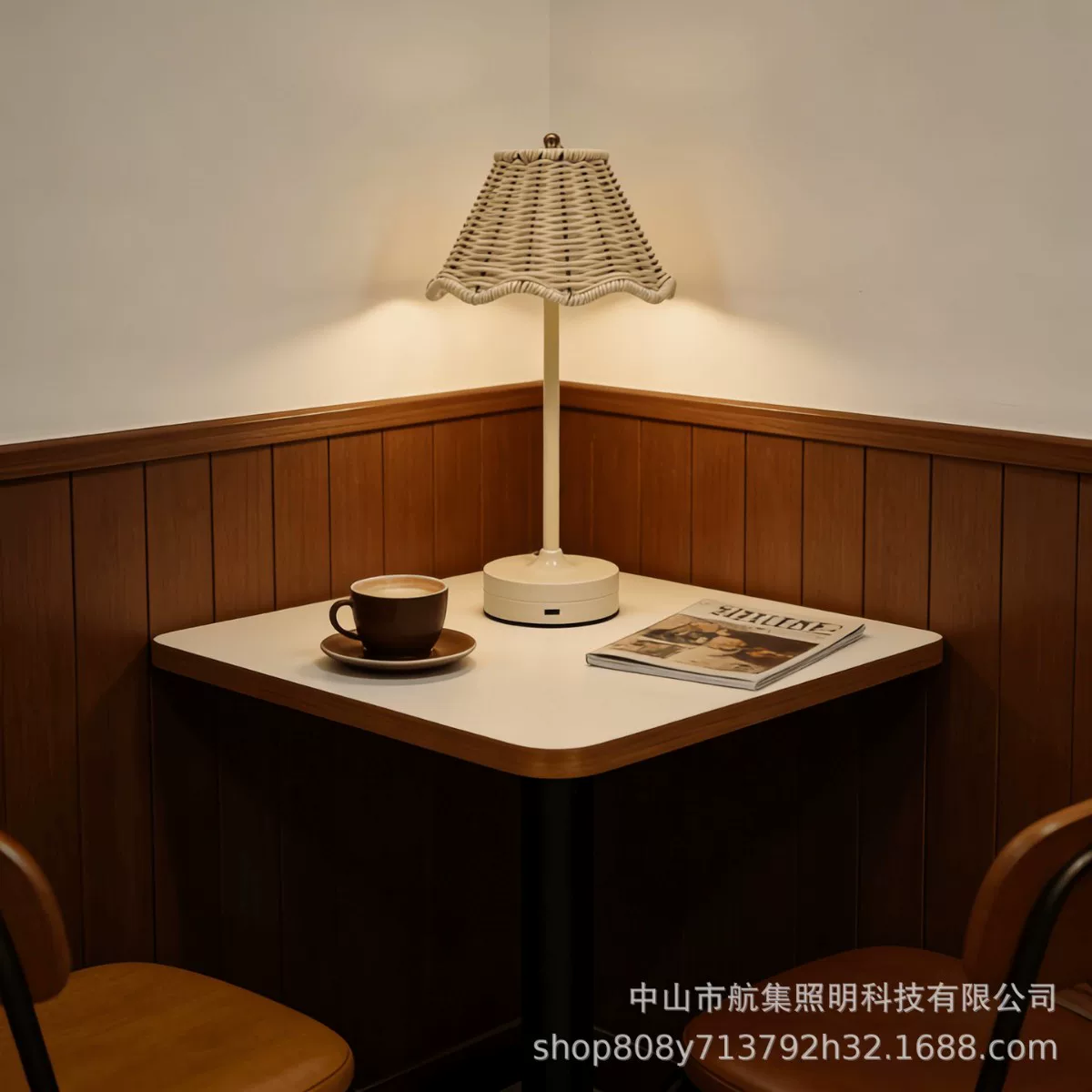 Cross-border LED charging table lamp, retro rattan woven atmosphere night light, outdoor camping, bar, restaurant, living room, bedroom table lamp
