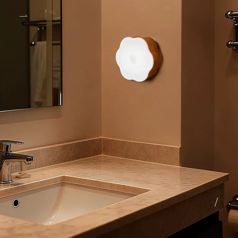 New cross-border LED smart night light, powered by dry batteries, push-touch night light, wood grain home decoration