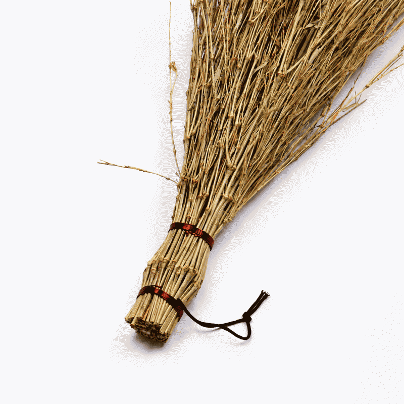 Bamboo broom sweeps fallen leaves, outdoor broom, outdoor broom, courtyard cleaning, road and ground