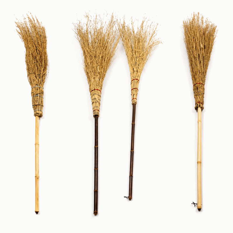 Bamboo broom sweeps fallen leaves, outdoor broom, outdoor broom, courtyard cleaning, road and ground