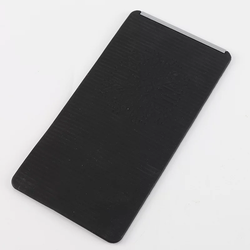 The bendable silicone stand allows for free transformation of shapes, suitable for both mobile phones and tablets, perfect for desktop use, and convenient for travel