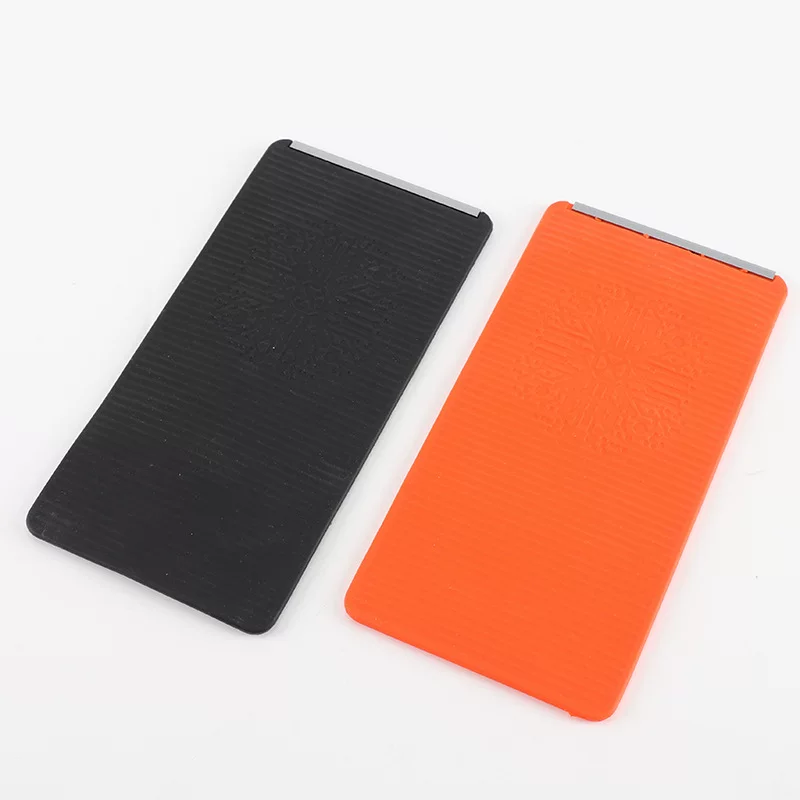 The bendable silicone stand allows for free transformation of shapes, suitable for both mobile phones and tablets, perfect for desktop use, and convenient for travel